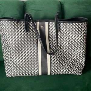 This Tory Burch bag is beautiful! Just wanted something  new!